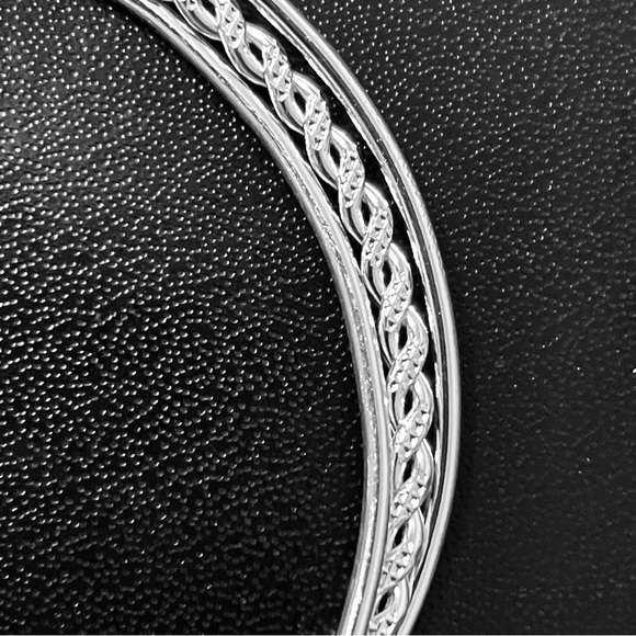 💗 Silver Ultima Rope Hoop Earrings 2” NEW - Picture 5 of 6